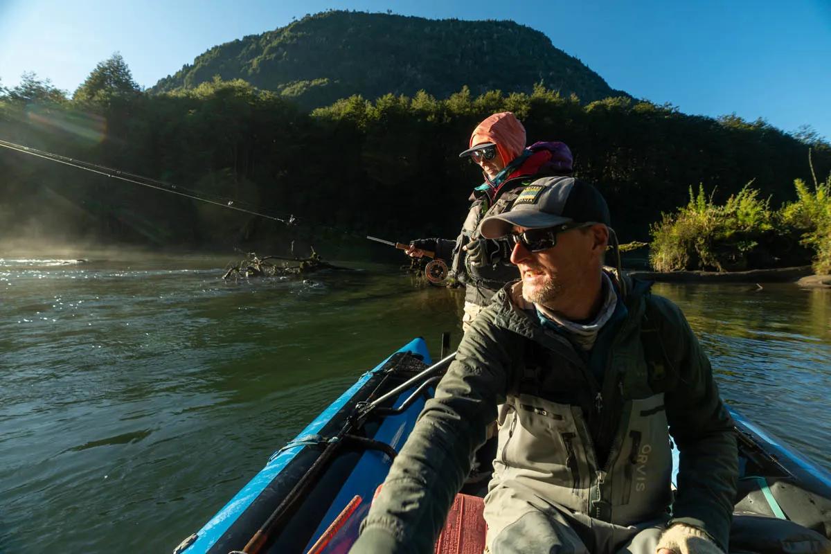 Guide Andy Manstein moves the boat into position on Río Blanco.