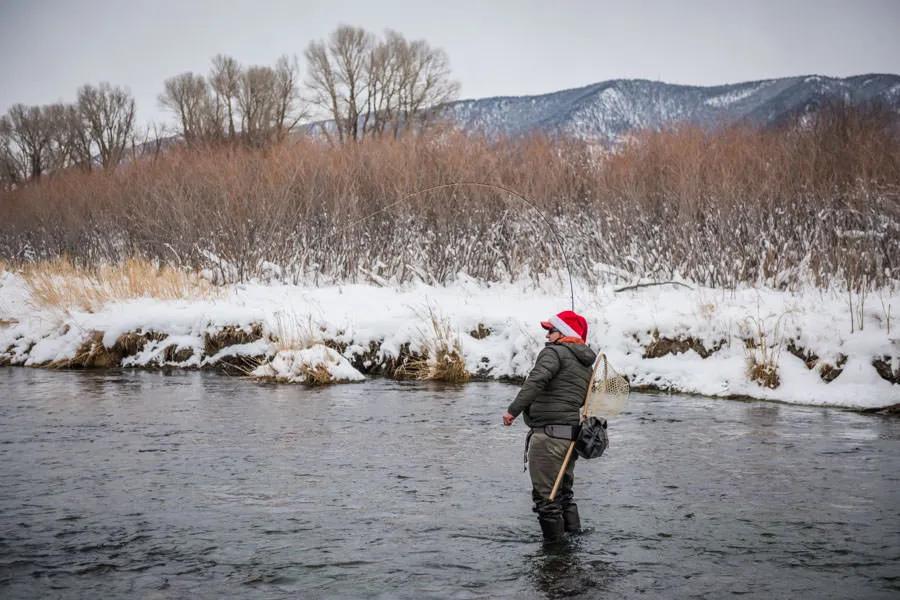 Fly fishing the Paradise Valley Spring Creeks in winter provides some of the most consistent fly fishing in winter near Bozeman.