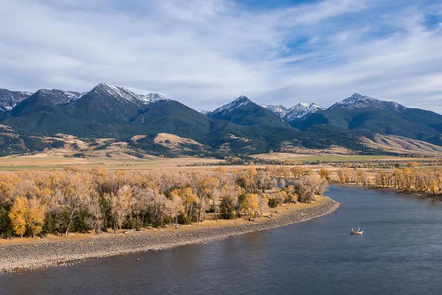 Paradise Valley is perhaps the most beautiful of all the valleys in Montana. The Yellowstone River flowing through is also a wonderful fishery.